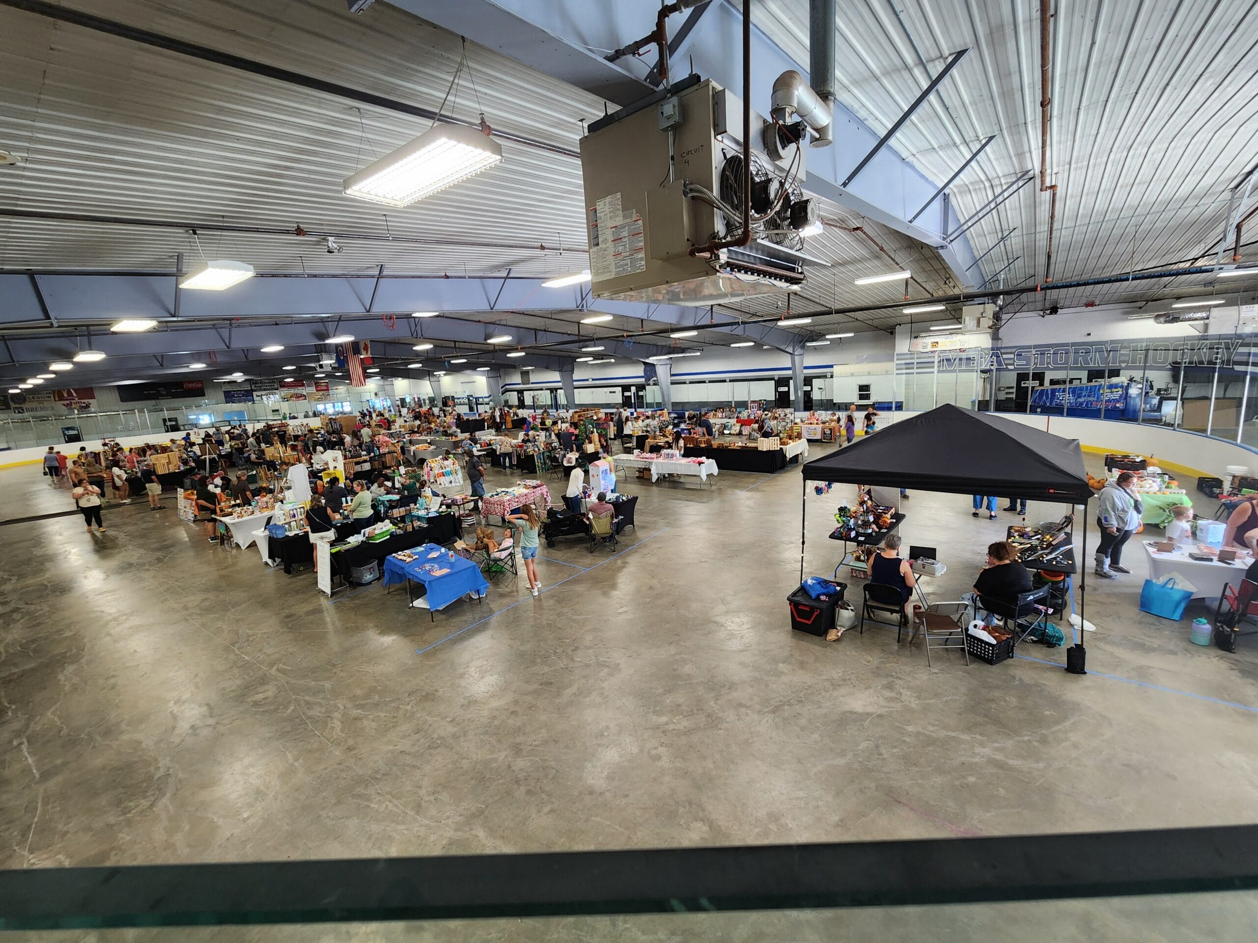 Craft and vendor show at Prairie Harvest Fest